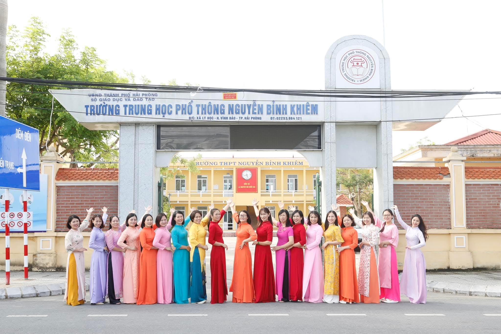 Hình ảnh thầy cô và học sinh